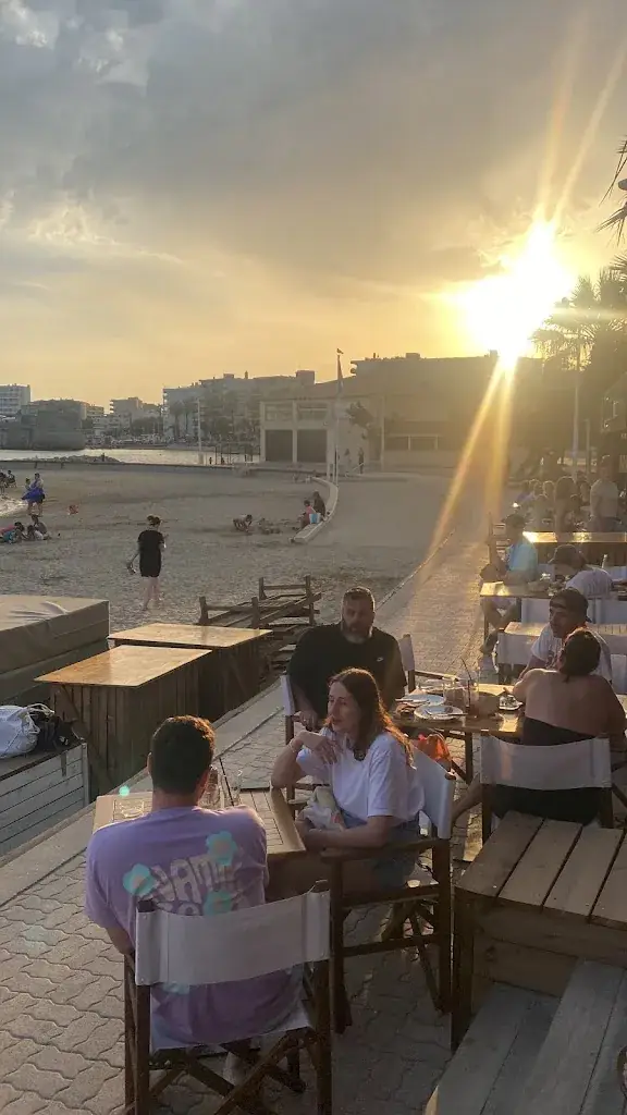 Juliana “Mrs. Lo” LoBiondo_PETIT SUD_Toulon_recensione