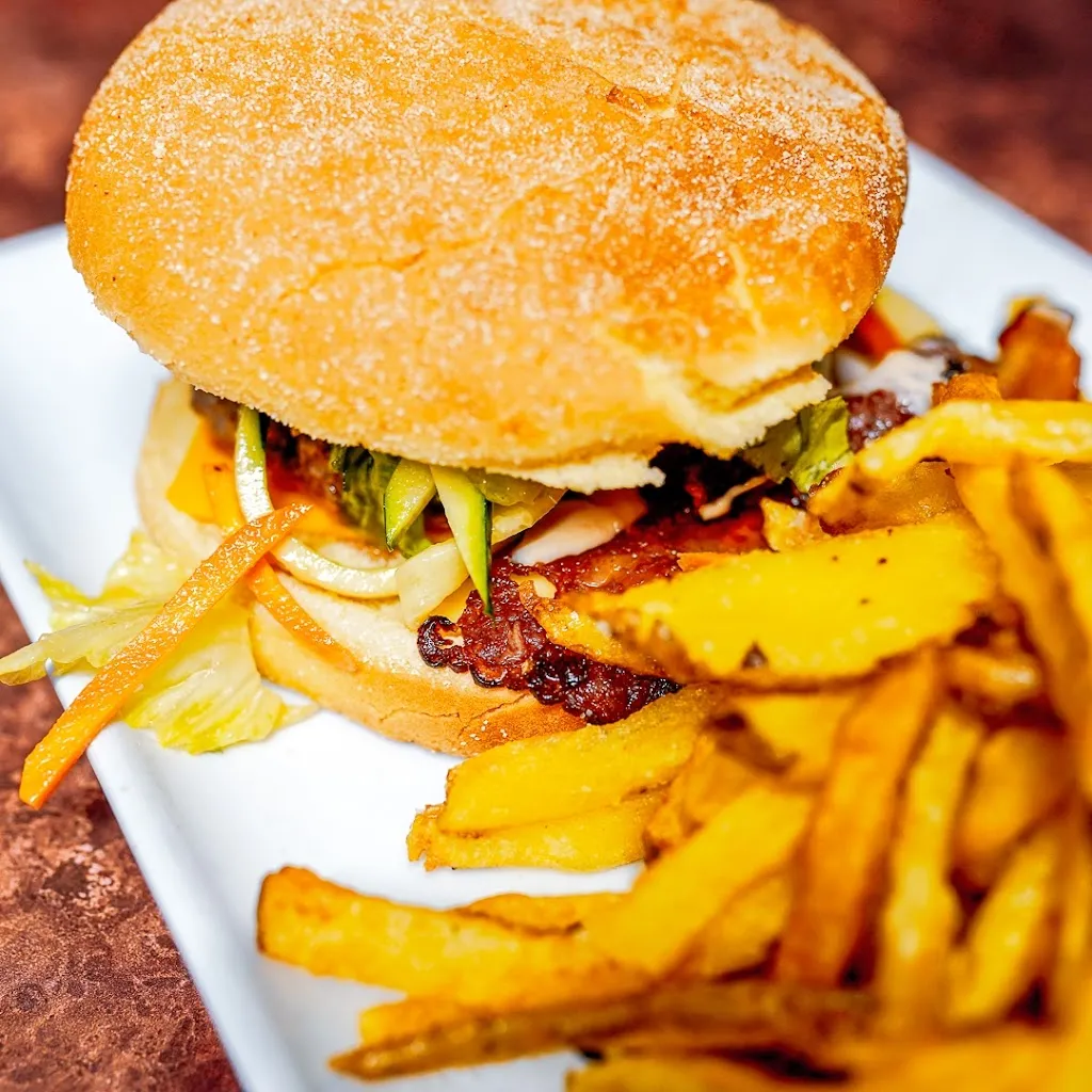 Dakota_Toulon_slider_image_3