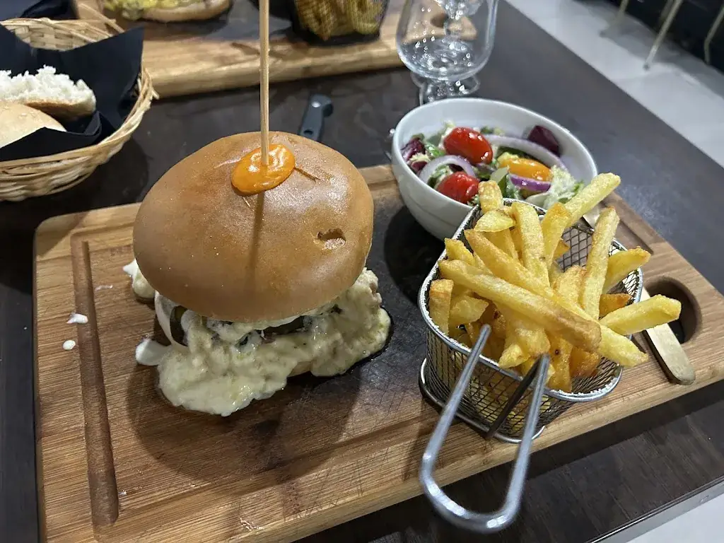 Dania Estefania_Ô Baroque restaurant Halal Toulon var_Toulon_review