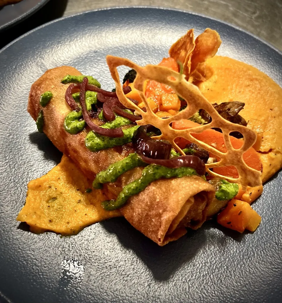 AOC 41_Toulon_slider_image_2