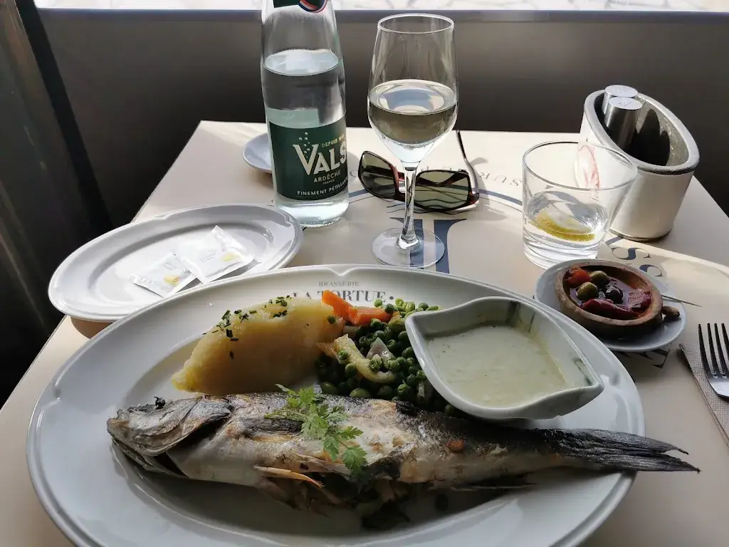 Rares Miron_Brasserie La Tortue Port de Toulon_Toulon_recensione