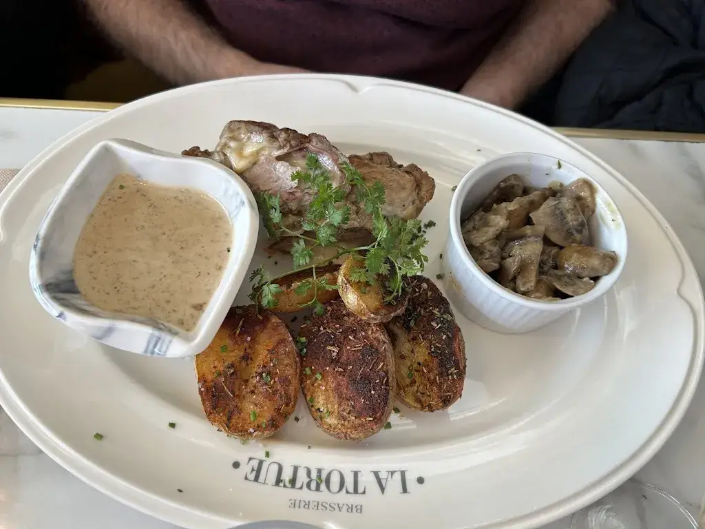 Brasserie La Tortue Port de Toulon_Toulon_slider_image_3