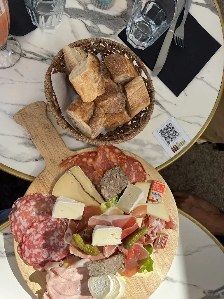 Serena Neslusan_Crêperie du Port_Toulon_review