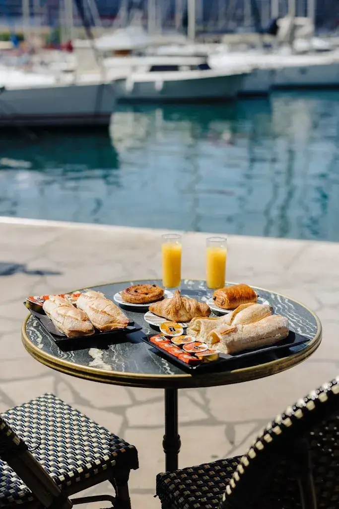 Brasserie La Réale - Brasserie, glacier et crêperie à toulon restaurant in Toulon