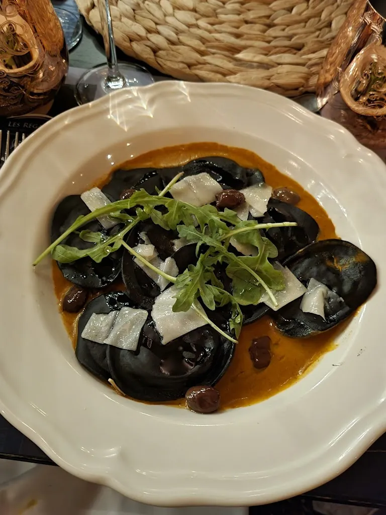 Delphine F_Les Régates_Toulon_review