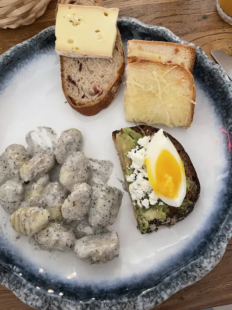 Julie Deleau_HANAWA_Toulon_review