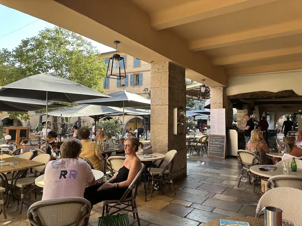 Café des Arcades_Valbonne_slider_image_3