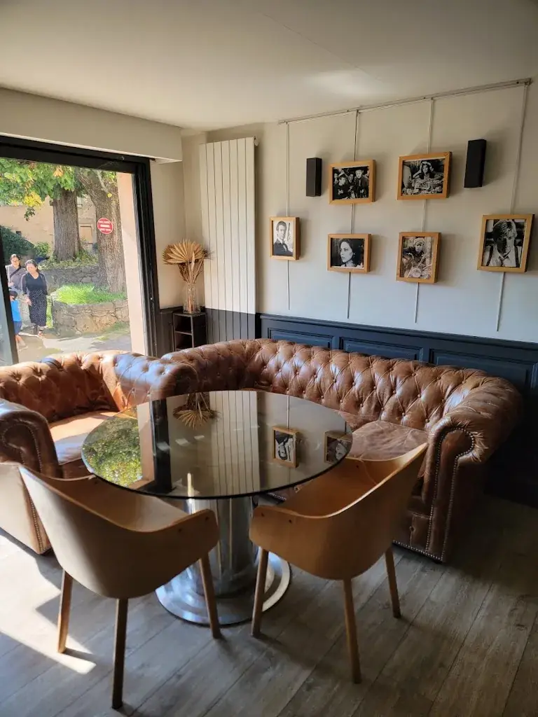 Nick Thompson_Café Latin_Valbonne_review