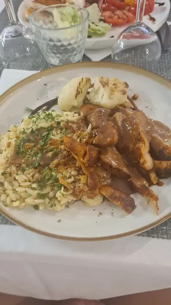 Thu Nguyen_Les Amouriers_Valbonne_review