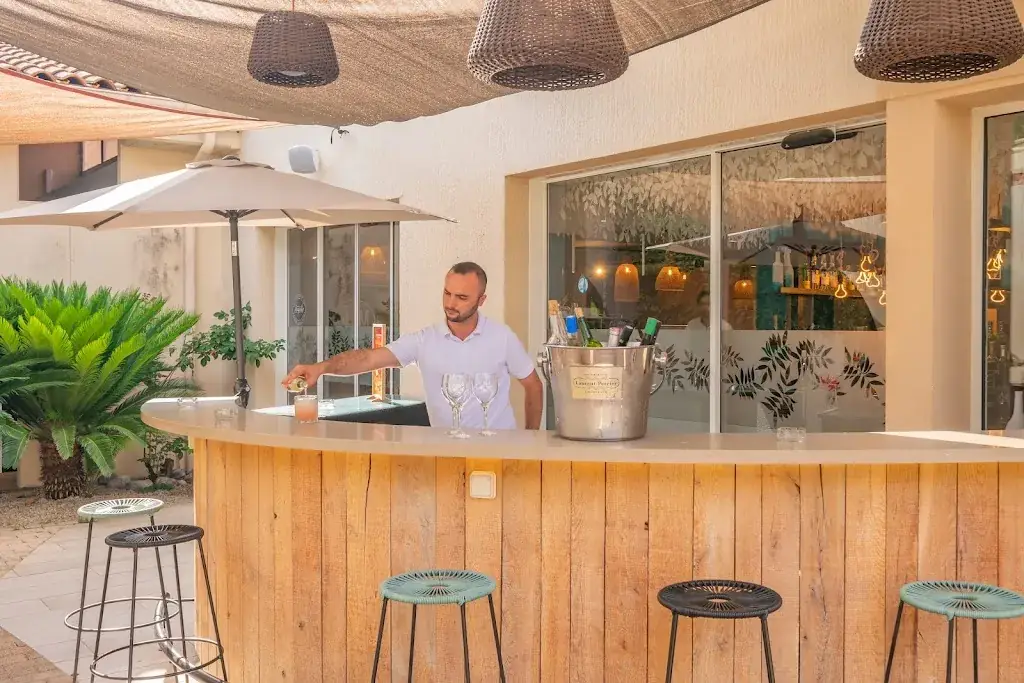 HillSide Bar Lounge & Resto_Valbonne_slider_image_3