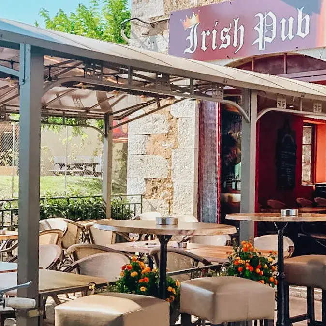 The Queen's Legs Pub_Valbonne_slider_image_1