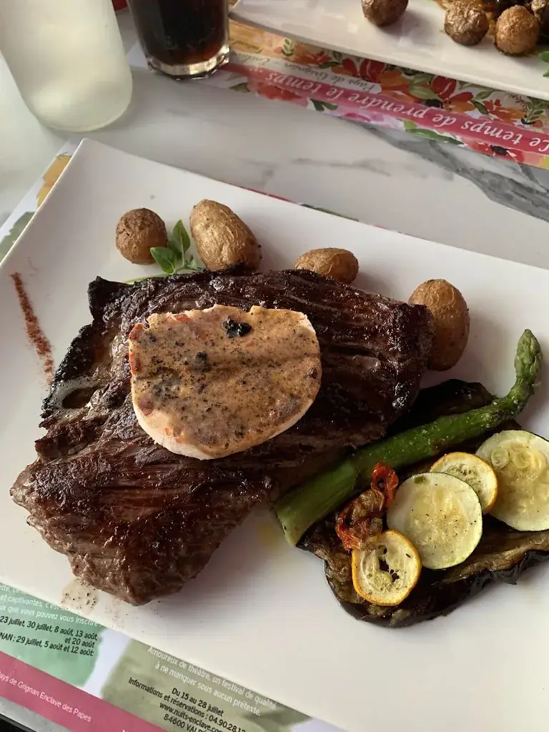 Alexander Leo-Hansen_Café de la Paix_Valréas_review