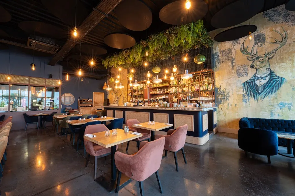 Le BonVivant • Pusignan_Pusignan_slider_image_1