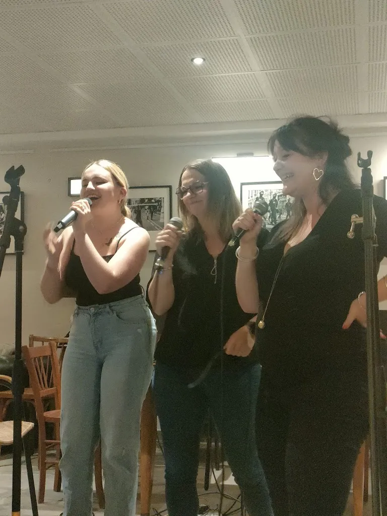 Carine B_L'Art Brock Café_Velleron_review