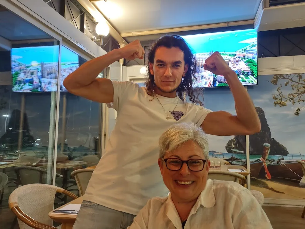 Shirley Brooking_Restaurant Les Artistes_06220_review