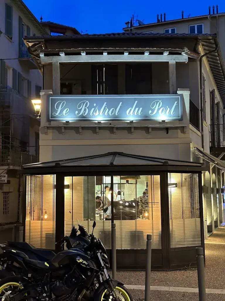 Simay Li_Le Bistrot du Port. Mathieu Allinei_Le_review