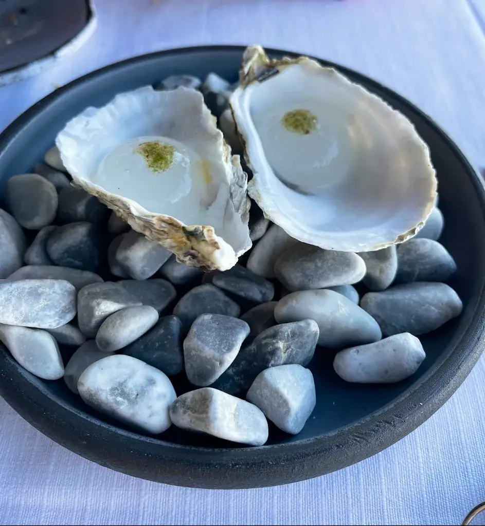 Nuriya Fehr_Le Bistrot du Port. Mathieu Allinei_Le_review