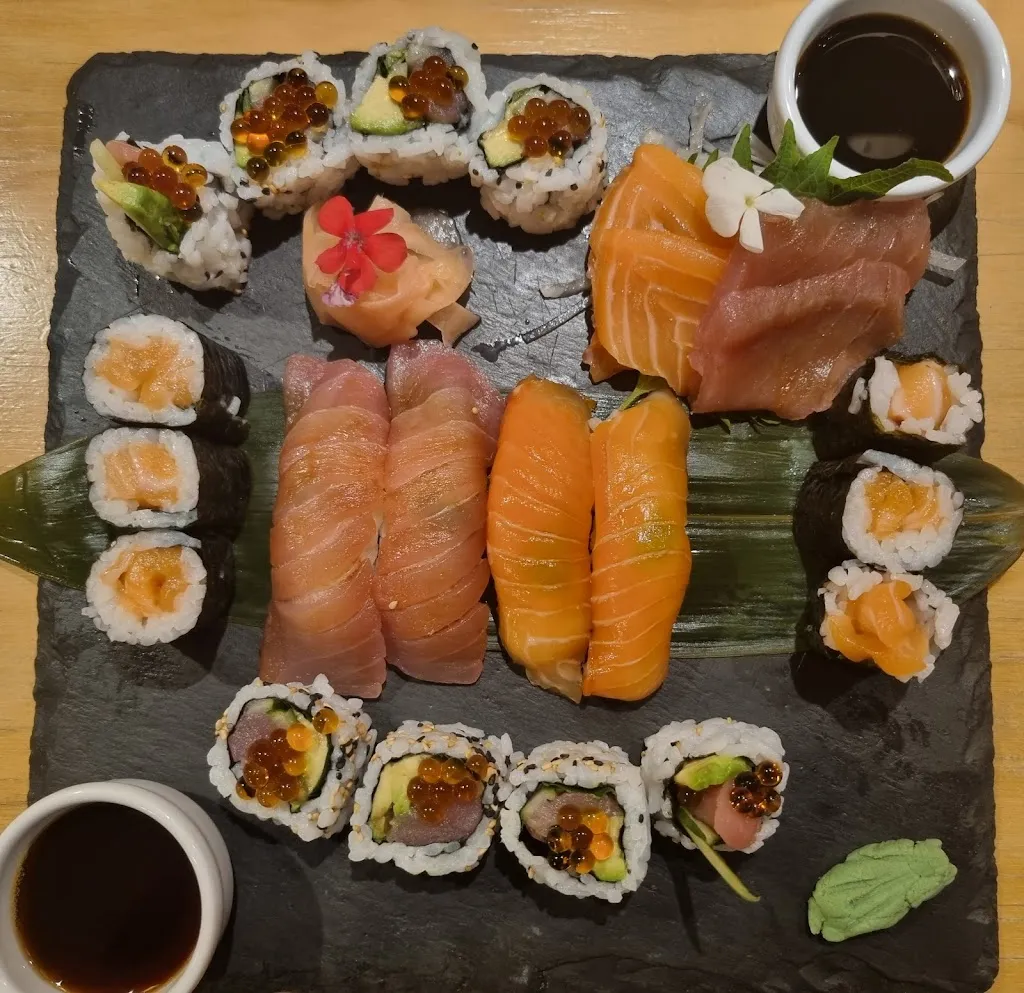 La Cave du Golfe と sushis_Vallauris_slider_image_3