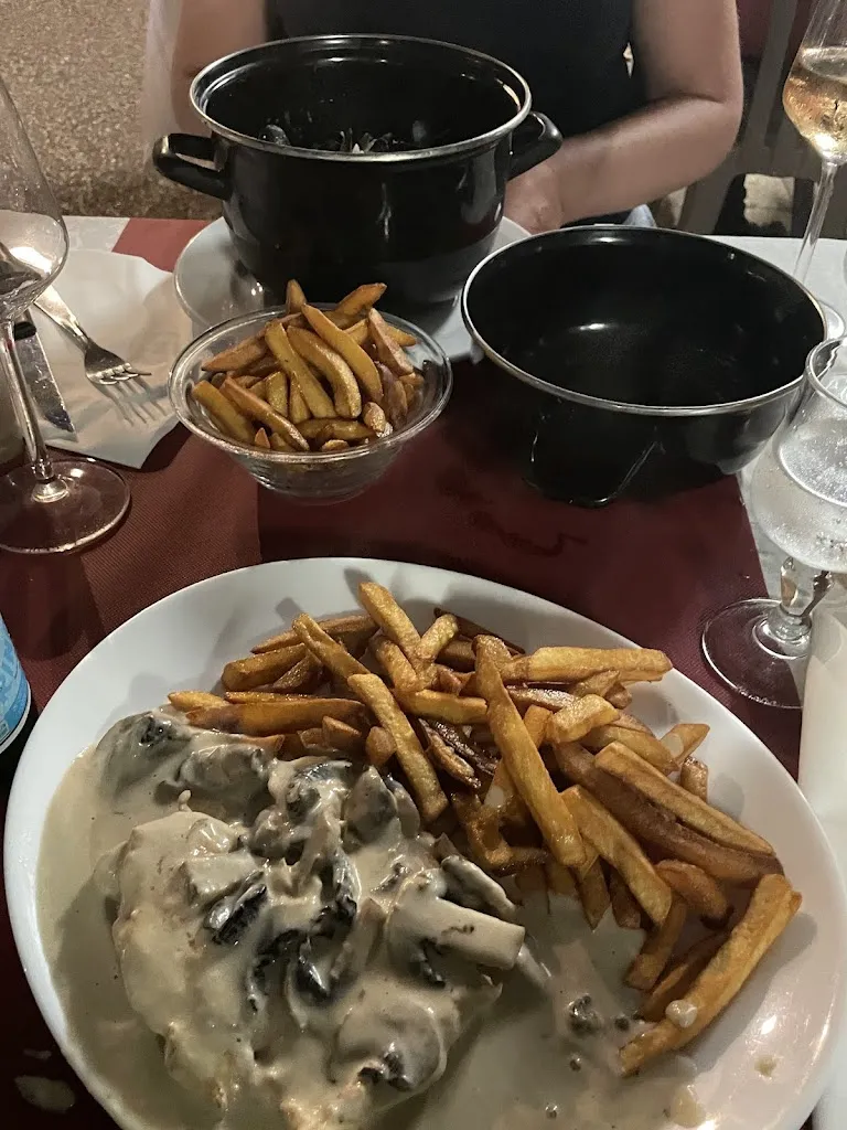 Sara Turki_LA SIRENE de l’orient, turque et libanais_Vallauris_review