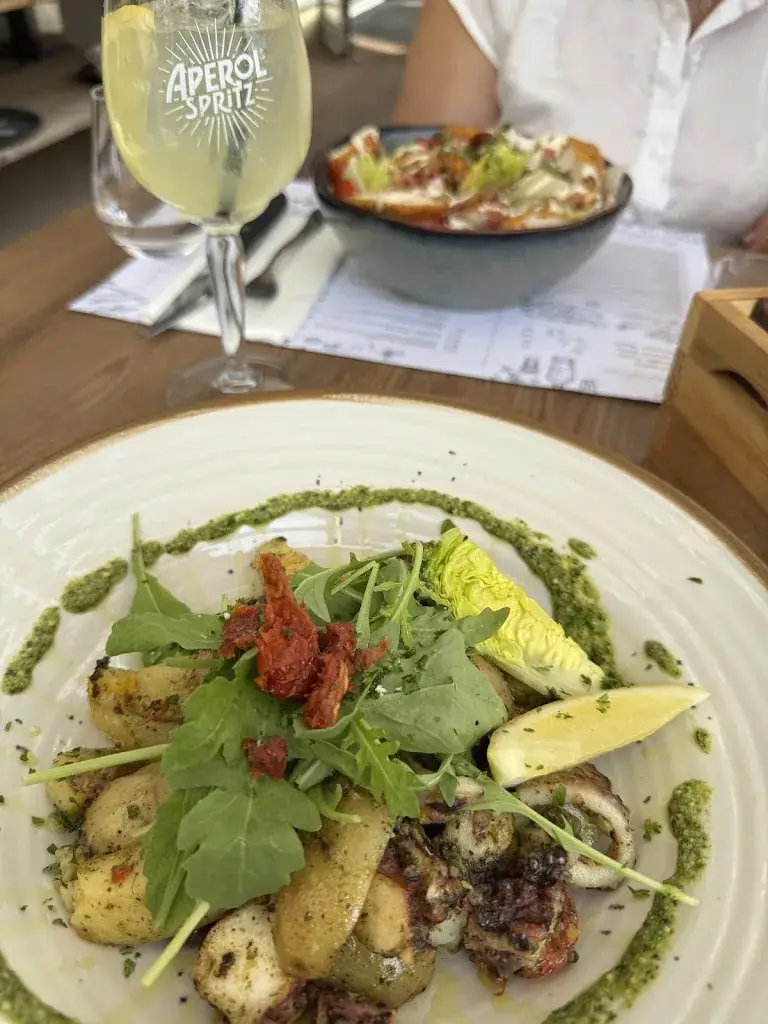 Gonçalo Milheiro_Piazza Caffe_Vallauris_review