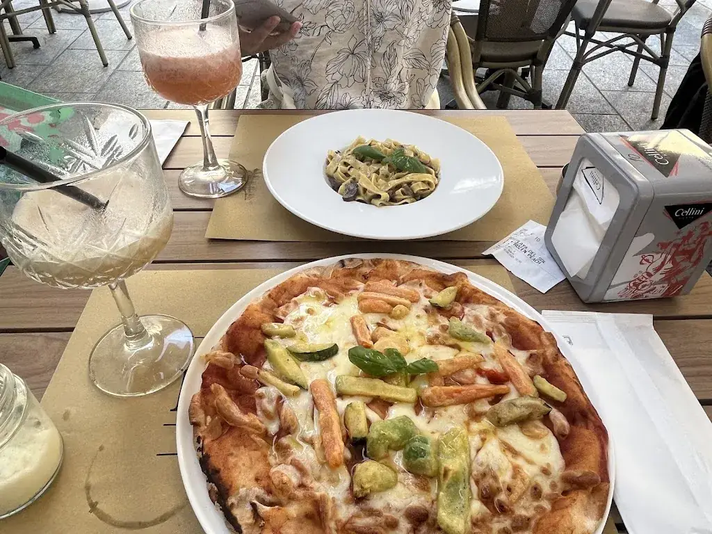 Piazza Caffe_Vallauris_slider_image_2