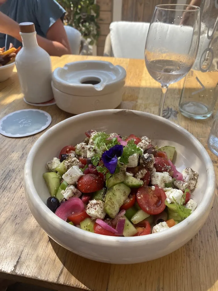 Annette Schmalisch_The little Beachfront_Vallauris_review