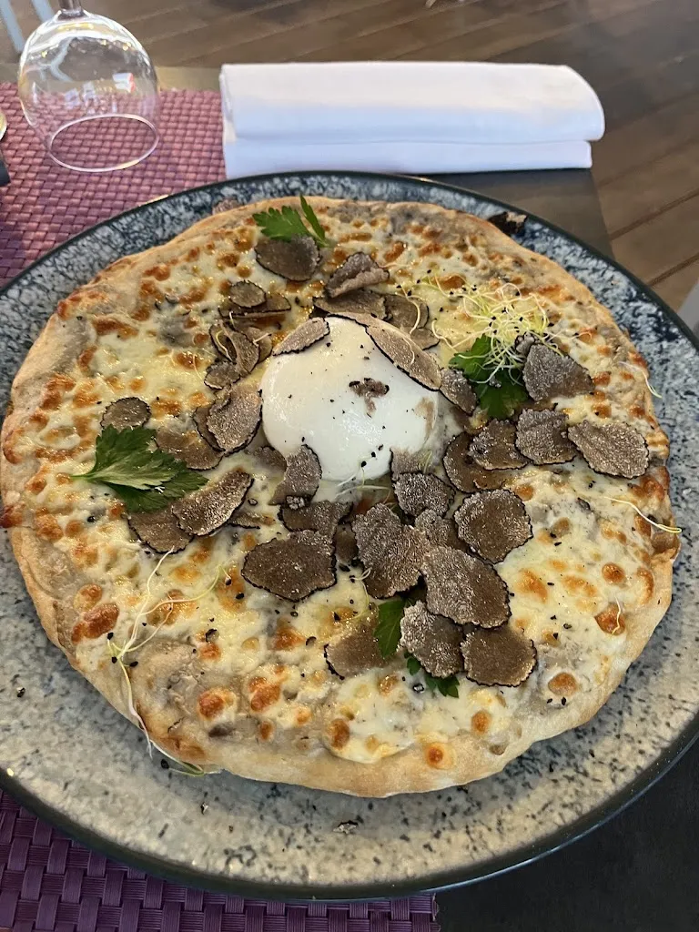 Kay Bretschneider_L'Abri Côtier L'Offshore_juan_review