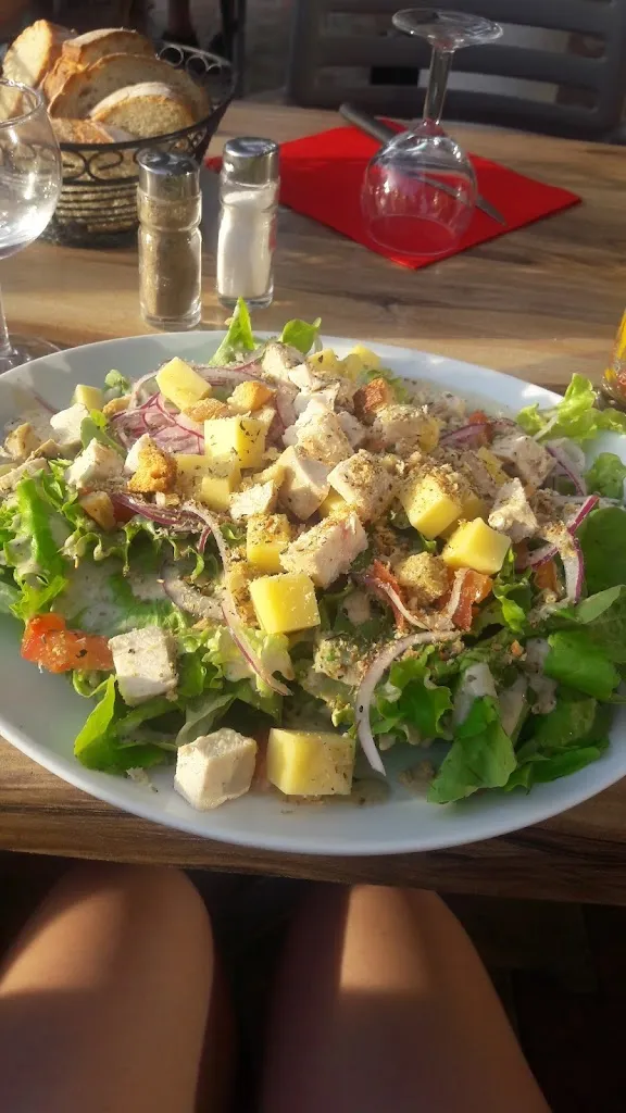 Amelia Junet_Ô Temps Suspendu • Côté Est _Pusignan_review