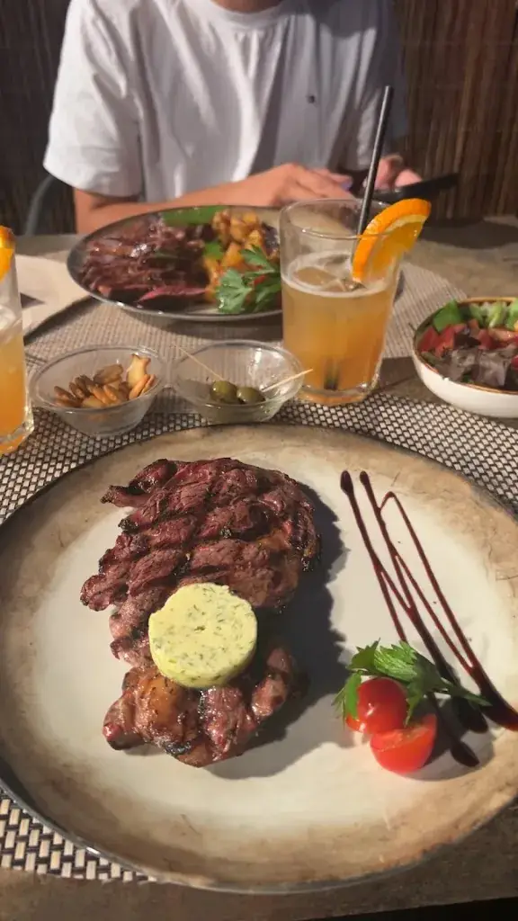 Sarah Garcia_Aux Amis Varois_Vidauban_review