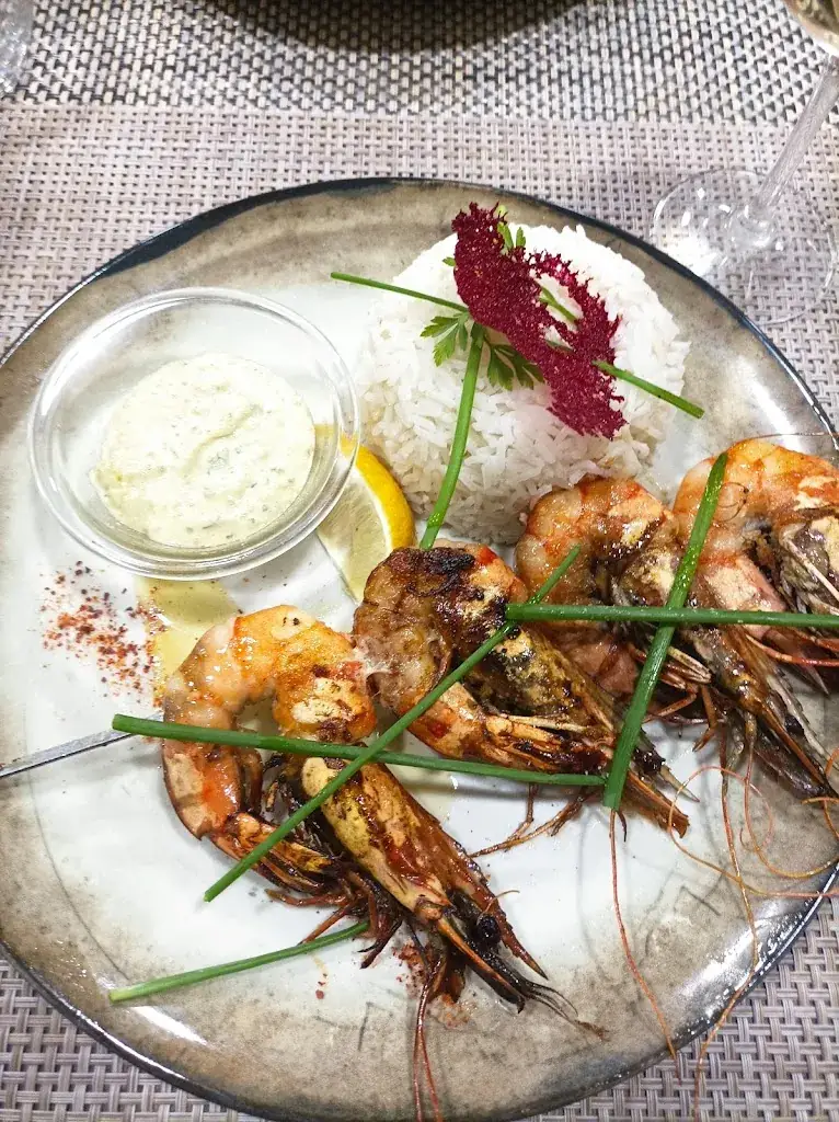 Charlotte Ferrault_Aux Amis Varois_Vidauban_review