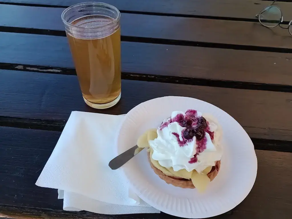 Mike Gee_Buvette des Ayes_Villar-Saint-Pancrace_review