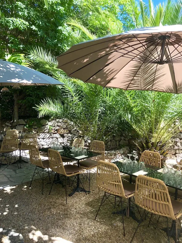 Les Sources de Villecroze restaurant in Villecroze