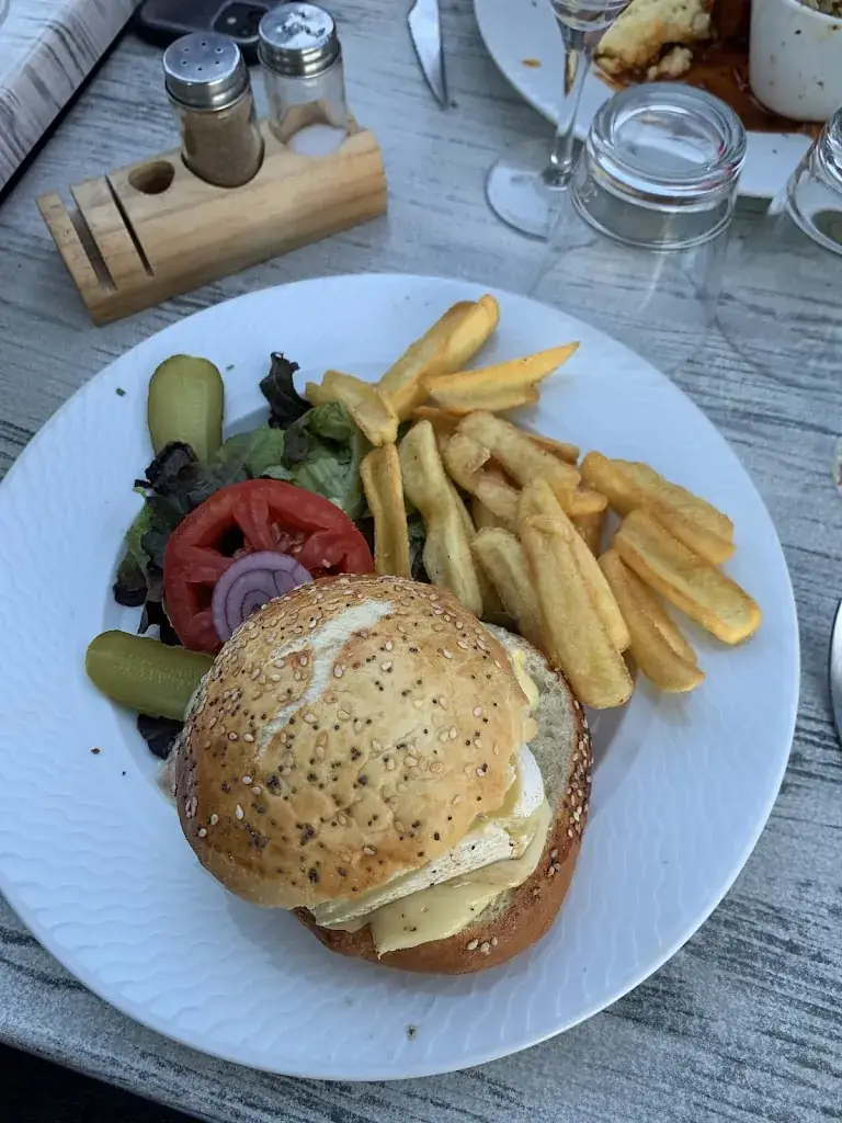 Raphaël Molliere_L'ilot_Veynes_review