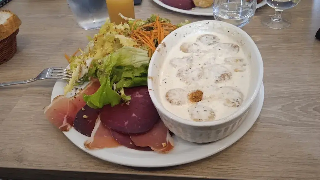 pascale MASSE_La Tête Ail'Heur_Veynes_review