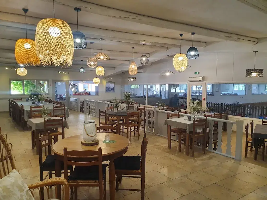 Hostel La Bastide Neuve Restaurant in Villelaure