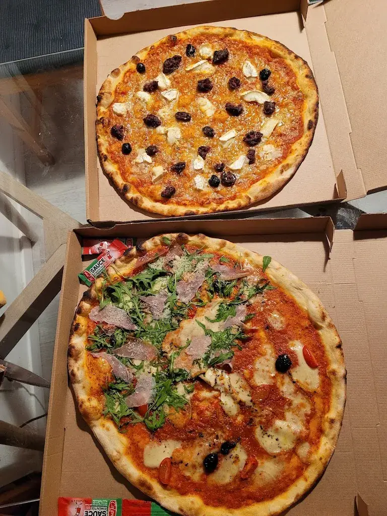 Anne Gaelle_Le Camion Jaune_Venelles_review