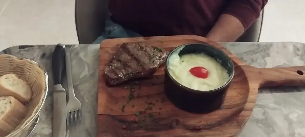 Menu_Marguerite sur la Braise_Venelles_image_3