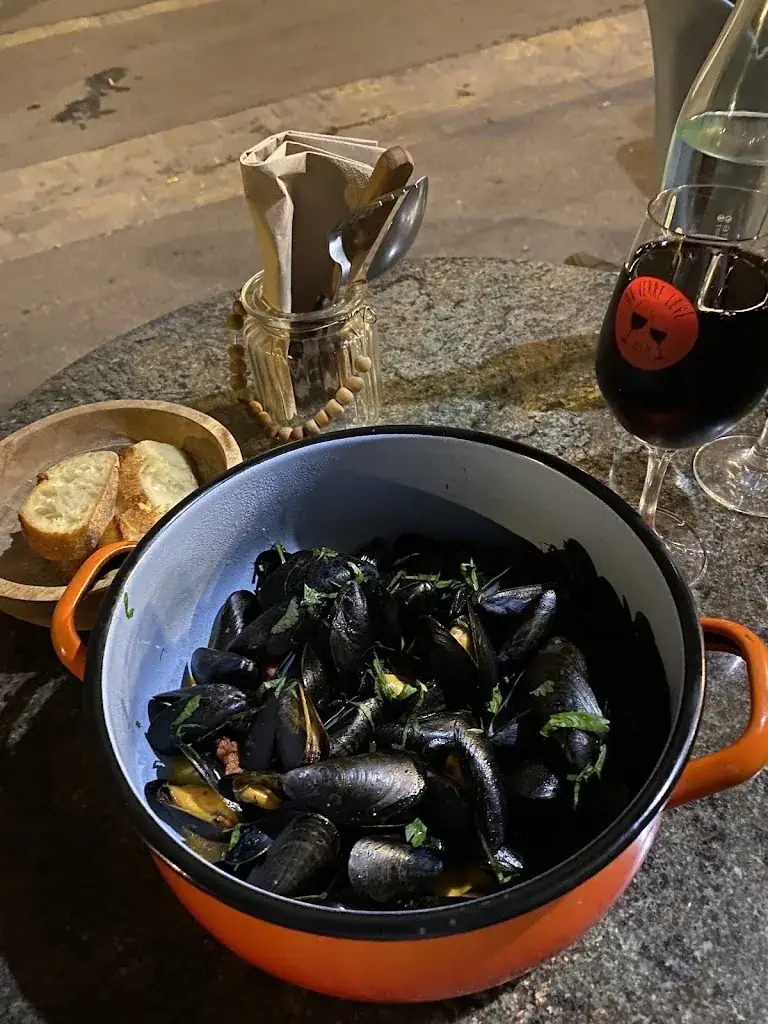 Matt Goldhill_Au Verre Levé_Venelles_review