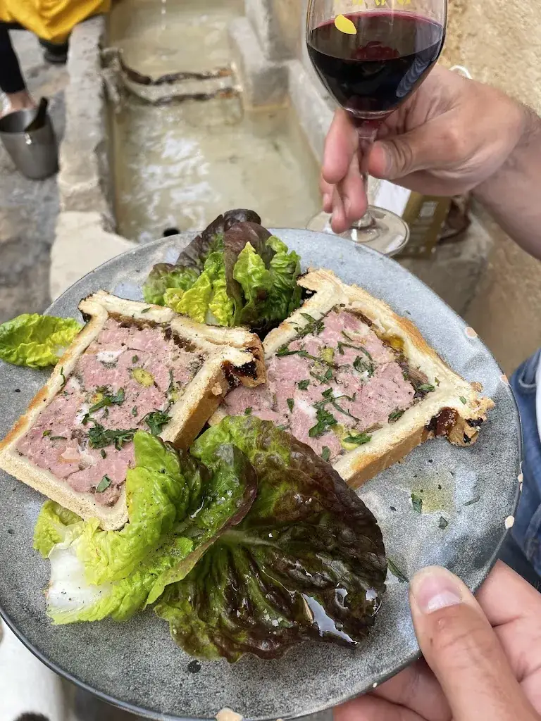 Pierre Feuillet_Au Verre Levé_Venelles_review