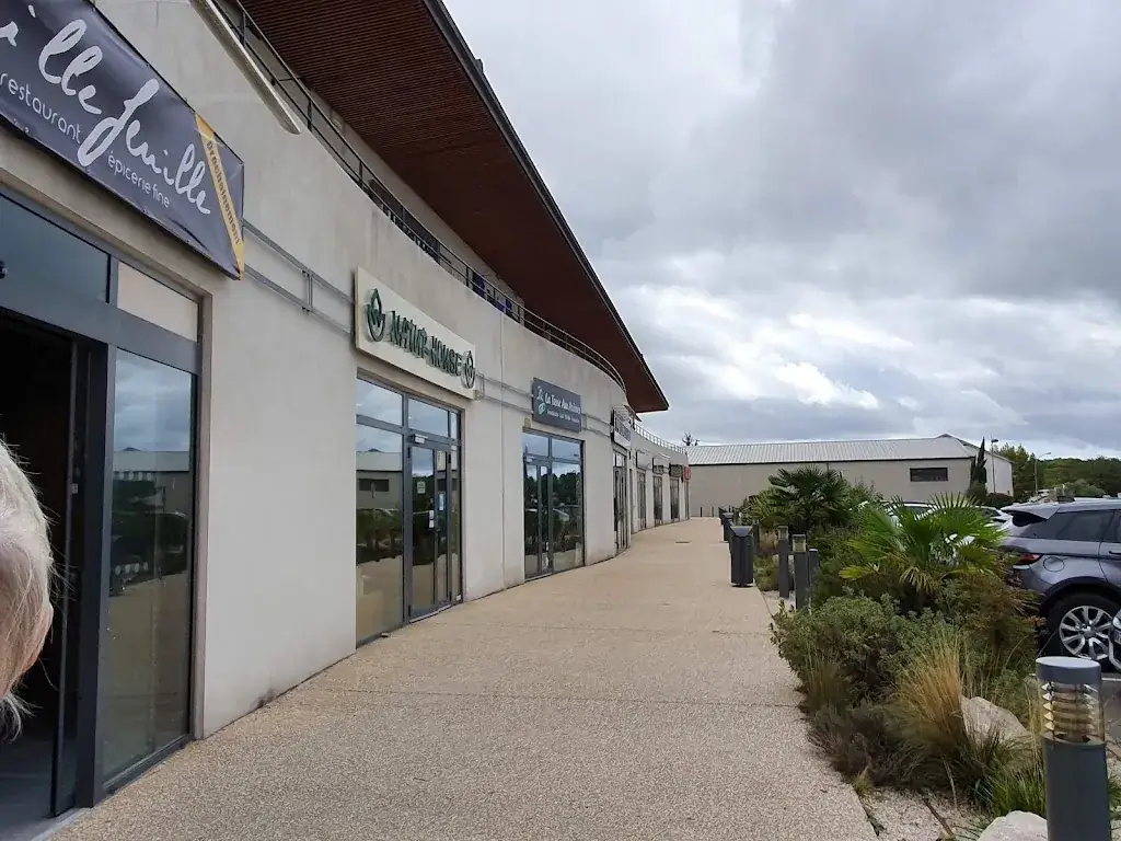 Les Terrasses Du Cellier restaurant in Venelles