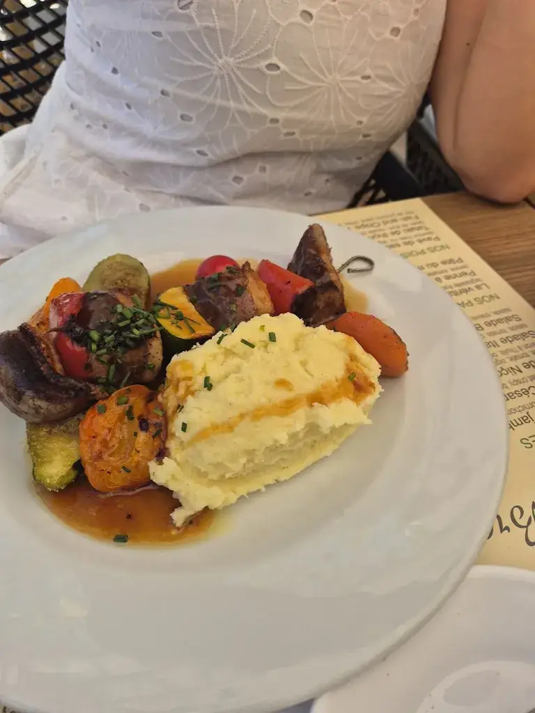 Dieter De Hen_Le Mistral_Vinon-sur-Verdon_review