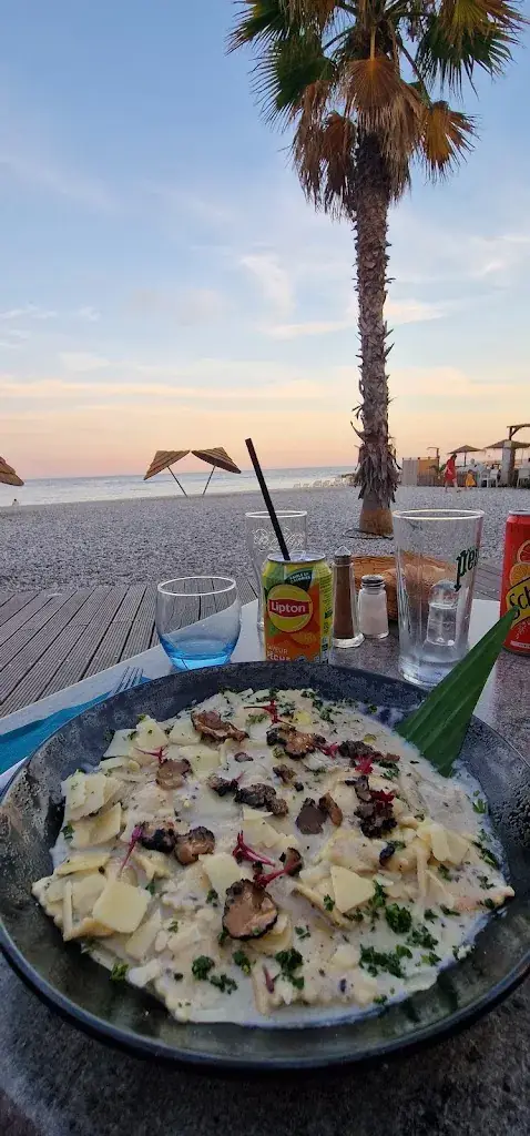 Patricia Moura_L'indigo_Villeneuve-Loubet_review