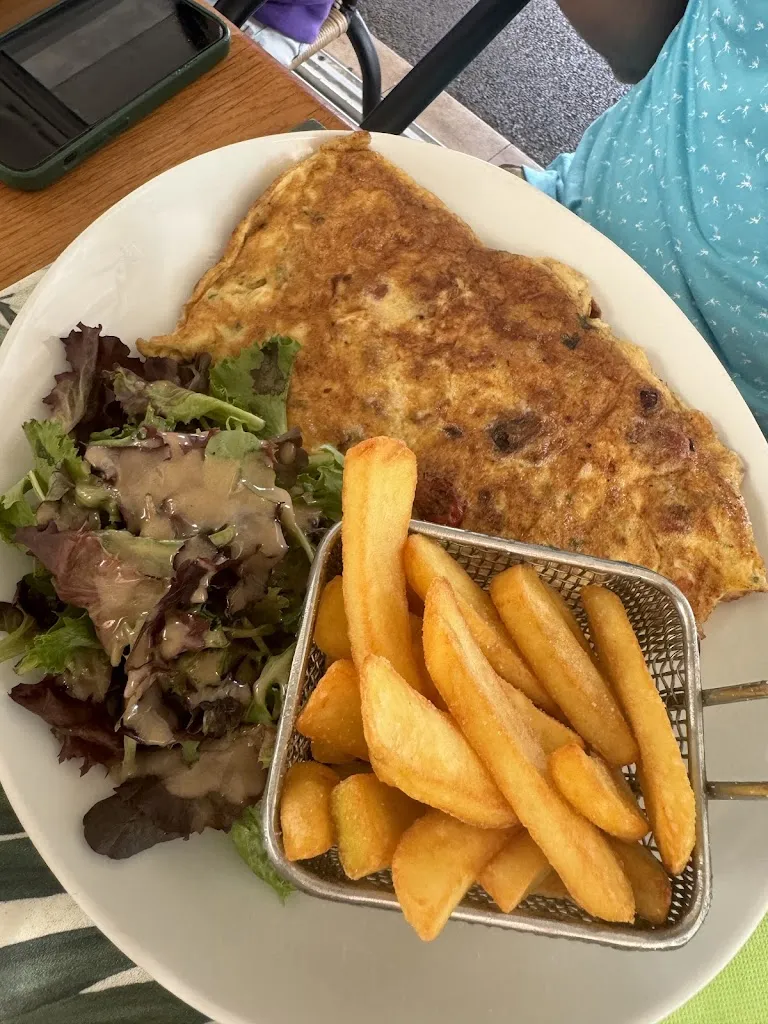 Saloni Shah_Restaurant Brasserie Oliveri_Villeneuve-Loubet_review