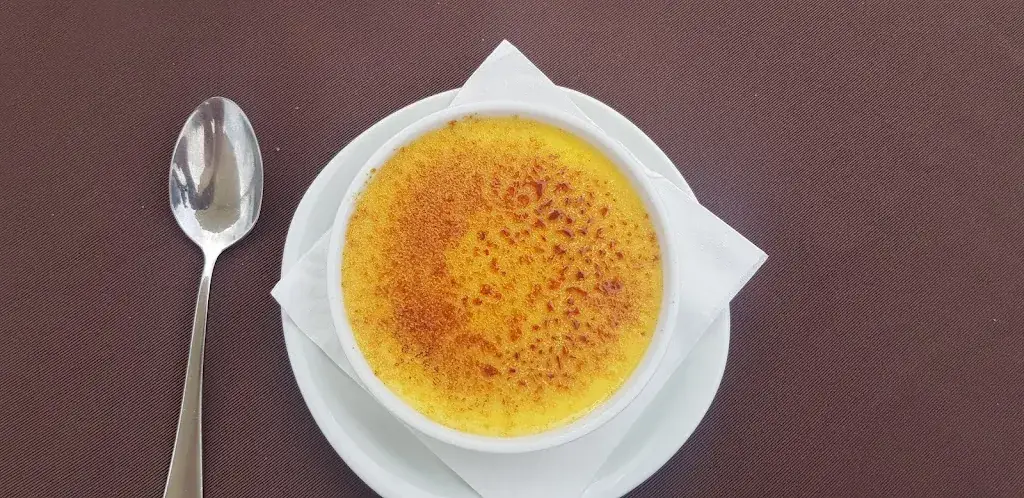 Päivi Metsäniemi_Les Touristes_Villeneuve-Loubet_review