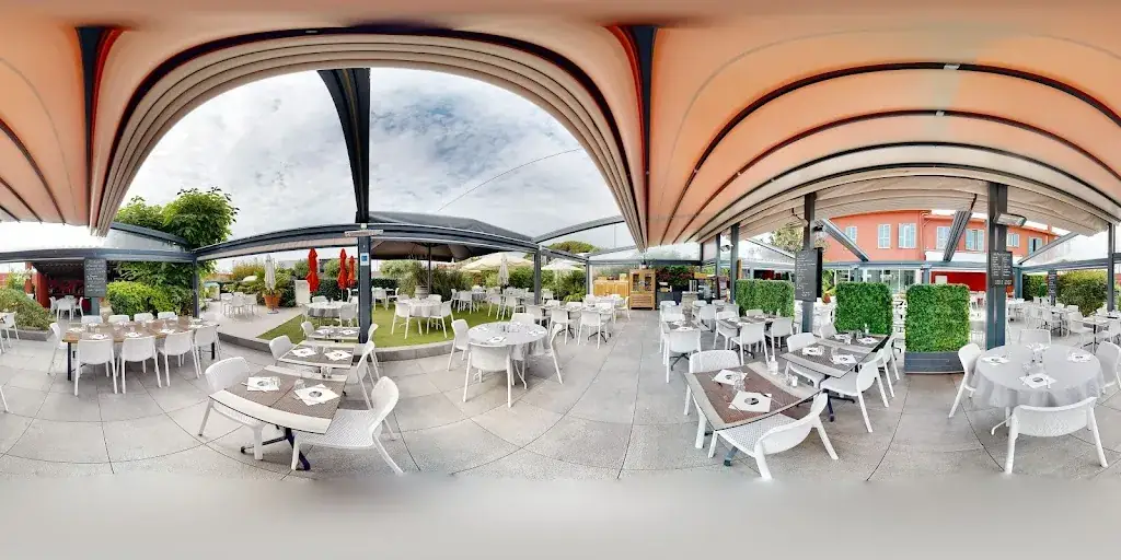 Les Touristes restaurant in Villeneuve-Loubet