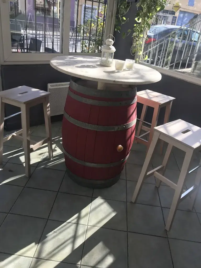 L antr ...ami  restaurant in Violès