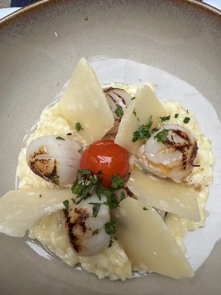 Tina V_Les Garçons_Villefranche-sur-Mer_review