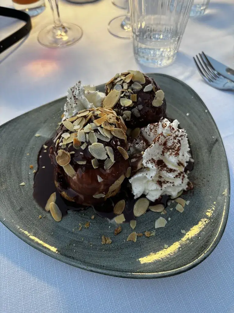 GREAT HIGHAM LTD_Mayssa Beach_Villefranche-sur-Mer_review