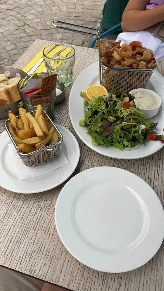 LOU BANTRY_Villefranche-sur-Mer_slider_image_2