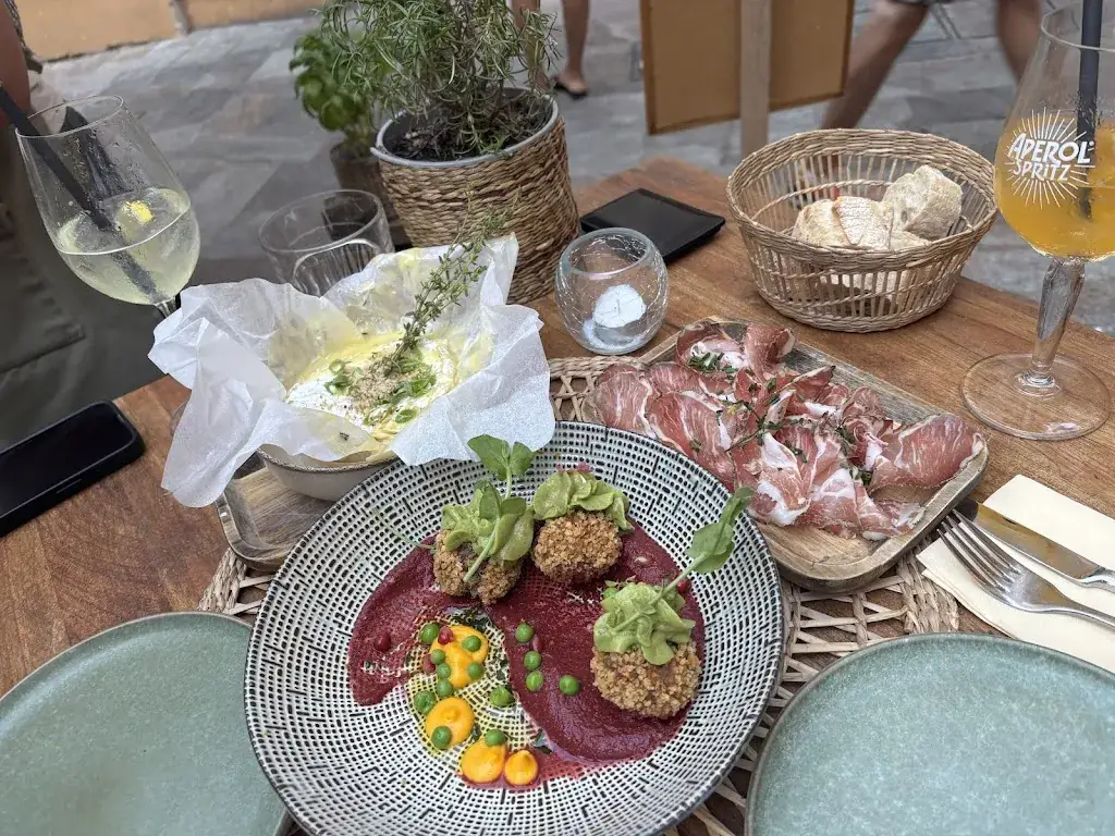 Nic Jessop_Cave Nature_Villefranche-sur-Mer_review